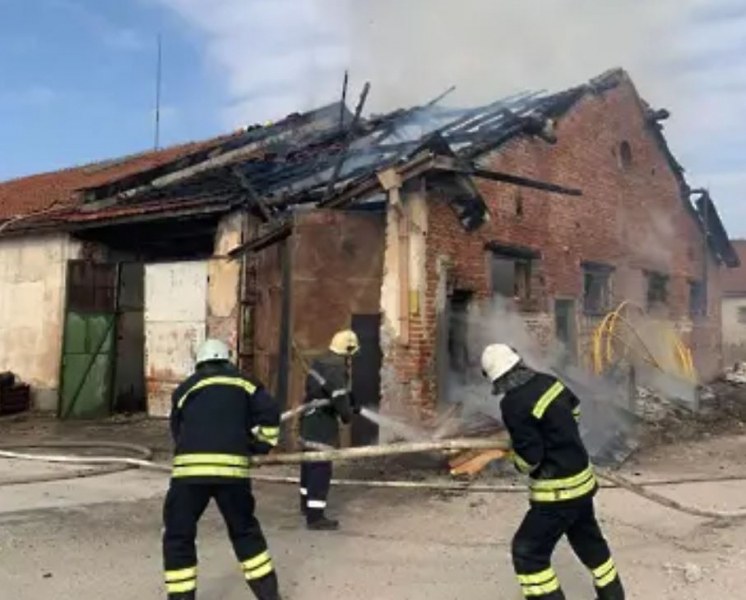Пожар избухна в Пловдив, намесиха се огнеборци