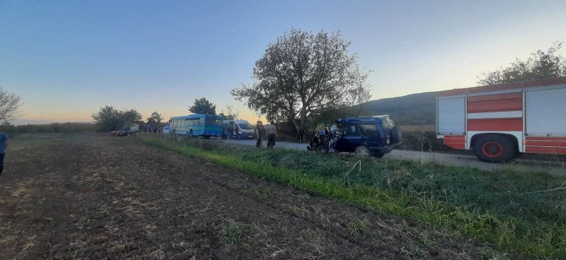 Тежка катастрофа край Ловеч! Полиция, пожарна и линейка са на мястото СНИМКА