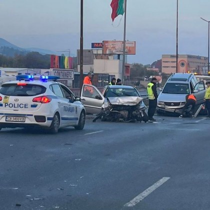 Тежка катастрофа стана рано тази сутрин в София Лек автомобил