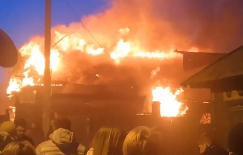 Военен самолет падна в жилищен микрорайон в Иркутск, съобщи РИА