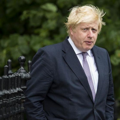 Бившият британски премиер Борис Джонсън се оттегли в неделя от