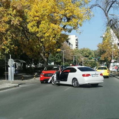 Катастрофа стана преди преди обяд в Пловдив Два автомобила се