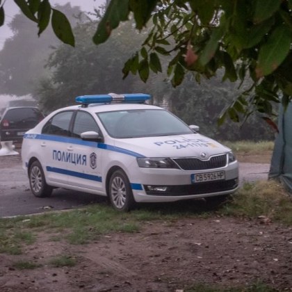 Шофьор се блъсна челно в патрулка, пренасял дрога