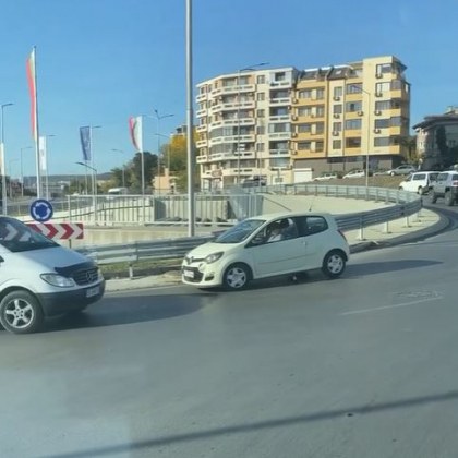 Шофьорка създаде опасна ситуация, влезе в насрещното ВИДЕО