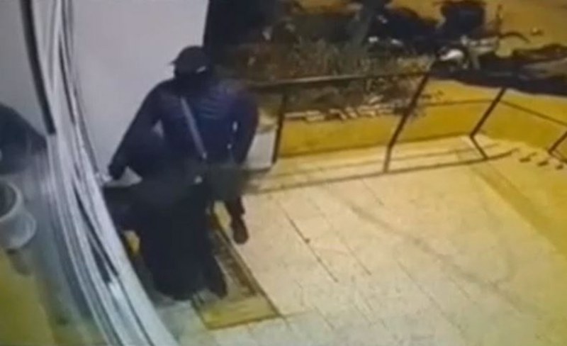 Крадци на два пъти опитват да влязат в жилищна сграда