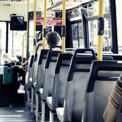 Скандал между кондуктор на автобус от градския транспорт и пътничка