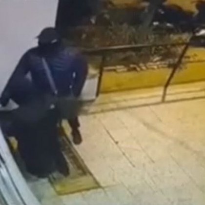 Крадци на два пъти опитват да влязат в жилищна сграда