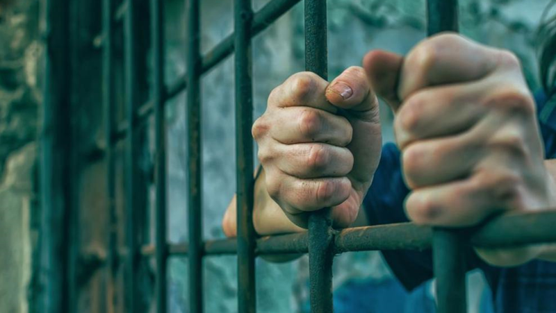 23 г. затвор за рецидивист, изнасилил братовчедка си