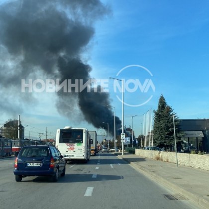Пожар пламна в къща на бул Ботевградско шосе в София