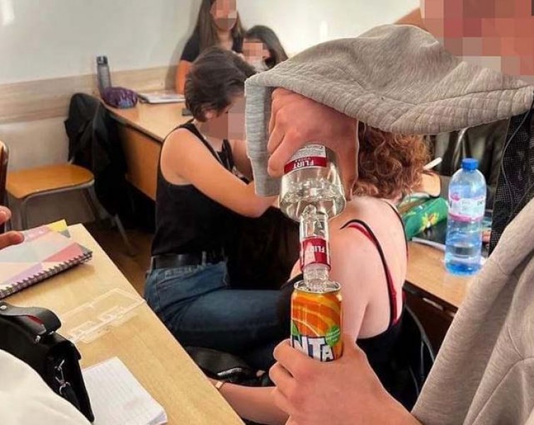 Деца от елитна гимназия пият водка в час, ученичка припадна!