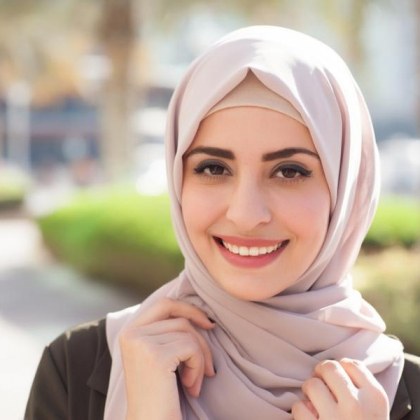 Жените в Иран са задължени да носят забрадки Но пише