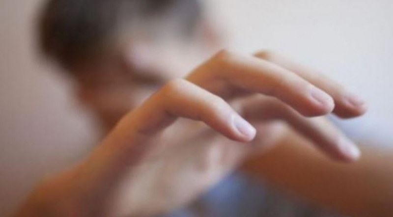 Непълнолетни изнудваха и ограбиха млад мъж