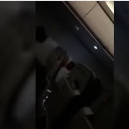 Мълния удари самолет в небето   ВИДЕО