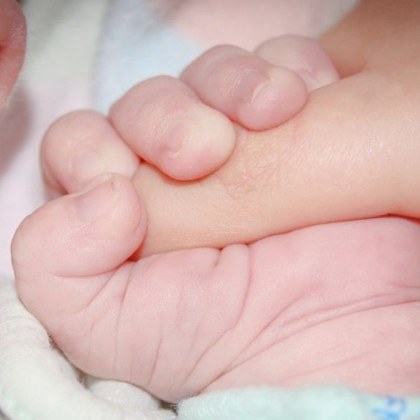 Жена в кома от 7 месеца роди здраво момиченце Младата