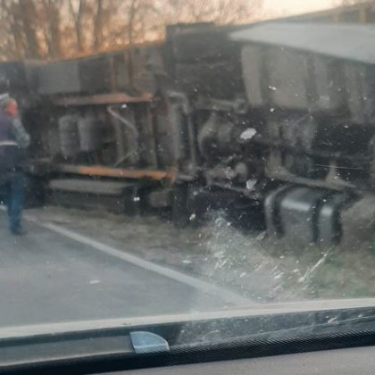 Тир се е обърнал на изхода на Поликраище в посока