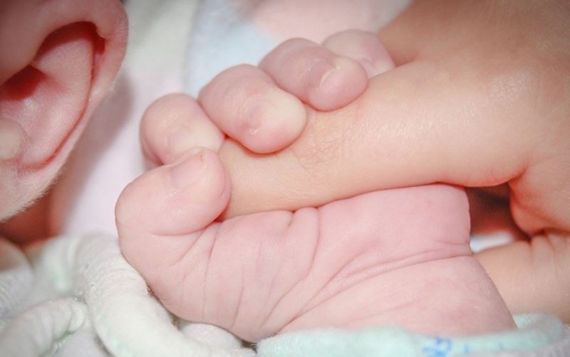 Жена в кома от 7 месеца роди здраво момиченце. Младата