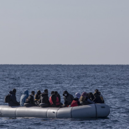 Гръцките спасителни екипи започнаха издирването на осем души обявени за