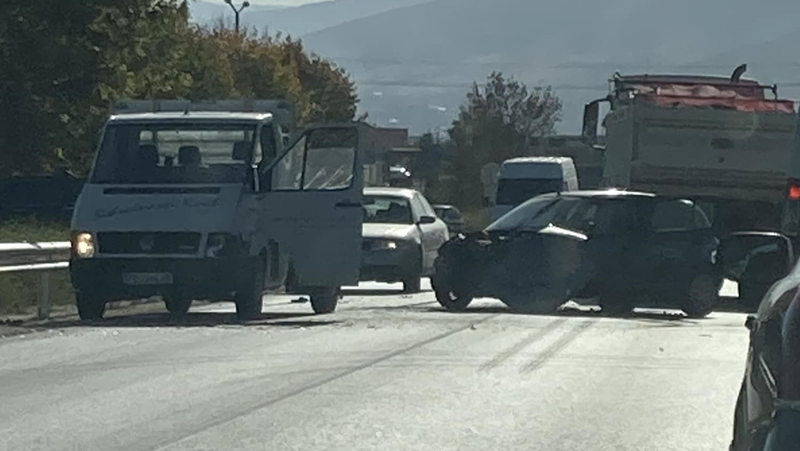 Пътнотранспортно произшествие се е случило на Околовръстното на Пловдив.Верижната катастрофа е