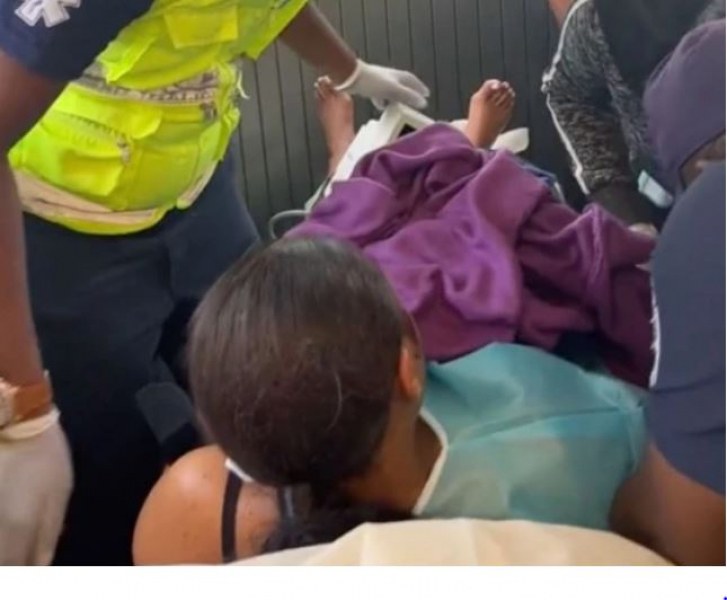 Жена роди по време на полет, кръсти детето на авиокомпанията СНИМКИ