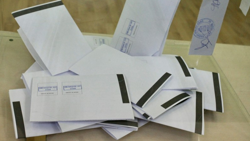 Смесеното гласуване – с машини и с хартиена бюлетина, е