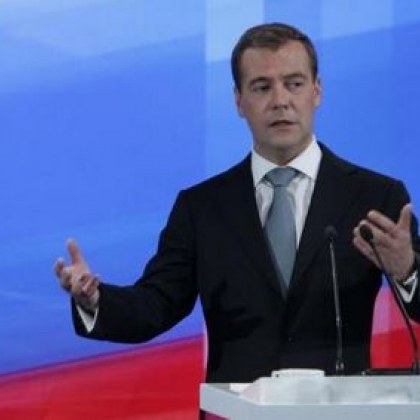Бившият руски президент Дмитрий Медведев определи днес войната на Русия
