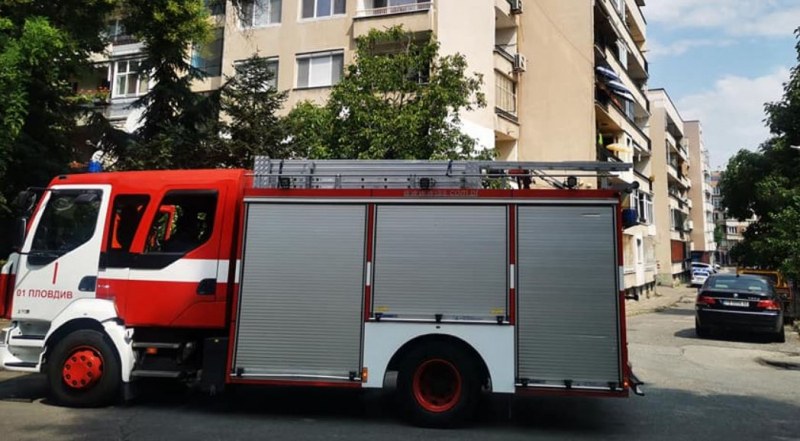 Пожар пламна в апартамент, пострада жена
