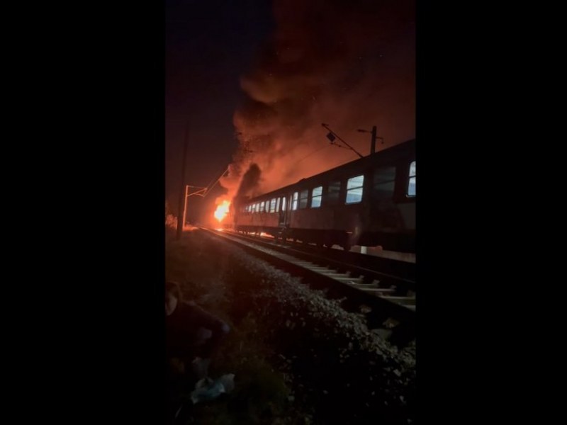 Пожарникар сред пътниците натиснал ръчната спирачка на горящия влак и спасил хората