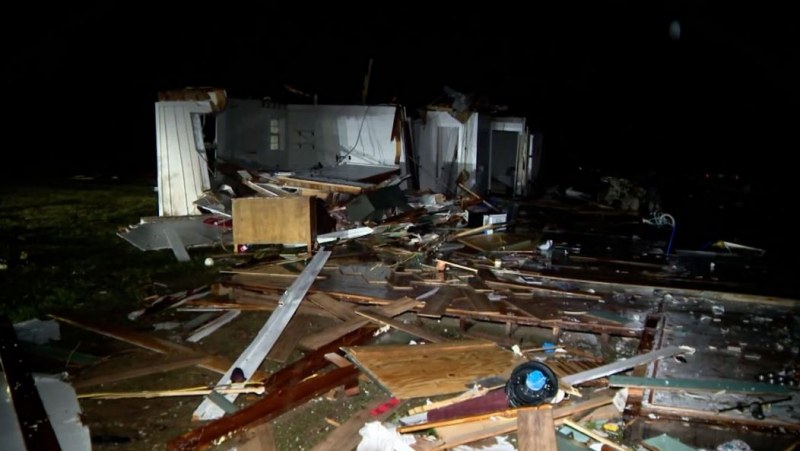 Торнадо помете къщи в САЩ, има загинал