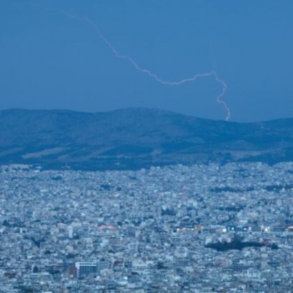 Властите в Гърция предупреждават за опасни наводнени пътища Бурята Ева