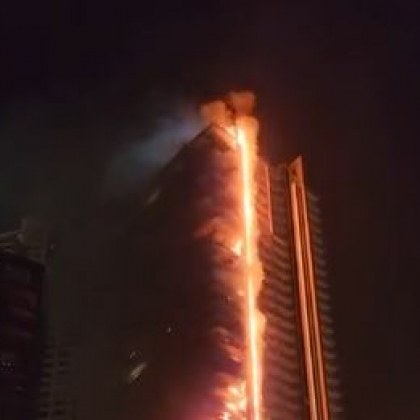 Пожар избухна в 35 етажна сграда в Дубай близо до емблематичния небостъргач
