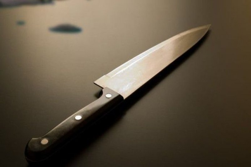 Убиха бременна жена с нож