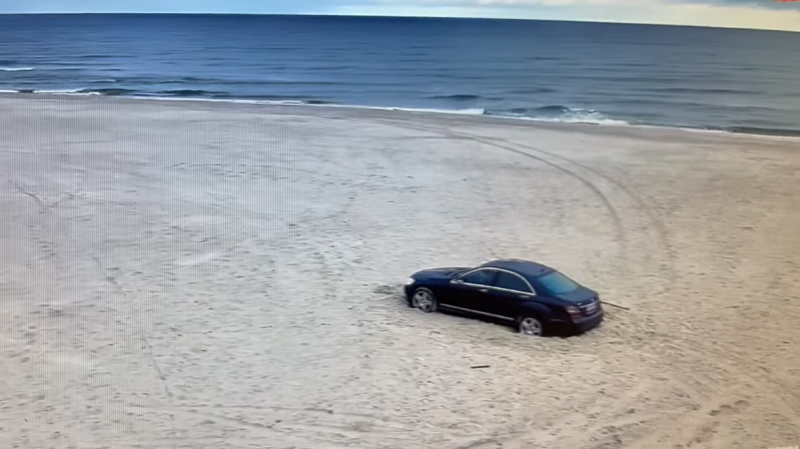Нашенец закъса с Mercedes в пясъците на плаж в Полша ВИДЕО
