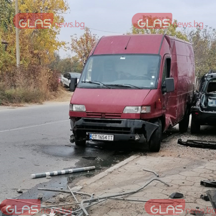 Ужасяваща катастрофа с бус и две коли край Стара Загора
