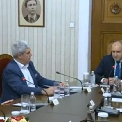 Започна срещата между държавния глава Румен Радев с ръководствата на