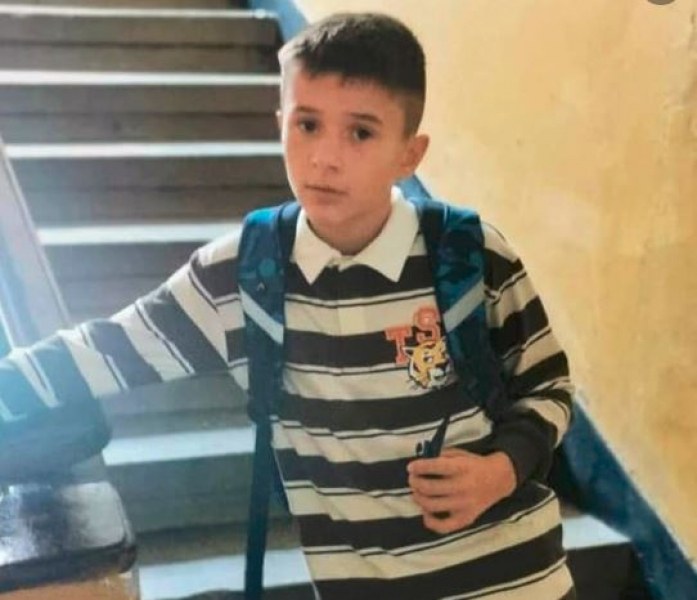 Издирват 8-годишно момче, изчезнало в района на Профилакториума в Перник.Местните власти