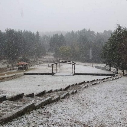 Сняг заваля и в Гърция Лека снежна покривка се е