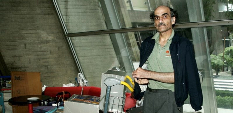 Почина иранецът, живял 18 години на летище в Париж