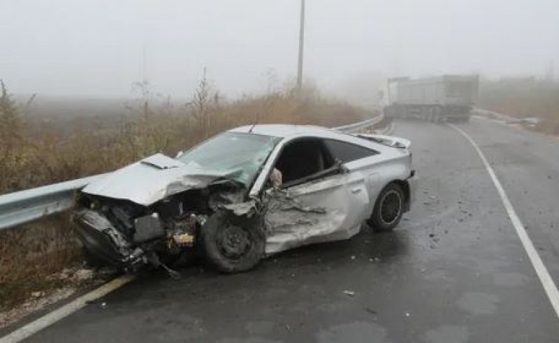 Катастрофа между кола и тир затвори пътя Русе-Кубрат в участъка