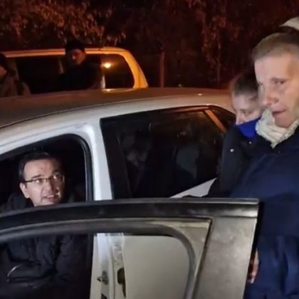 Неприятна ситуация свързана с издирването на изчезналия Сашко Доброволци блокираха колата