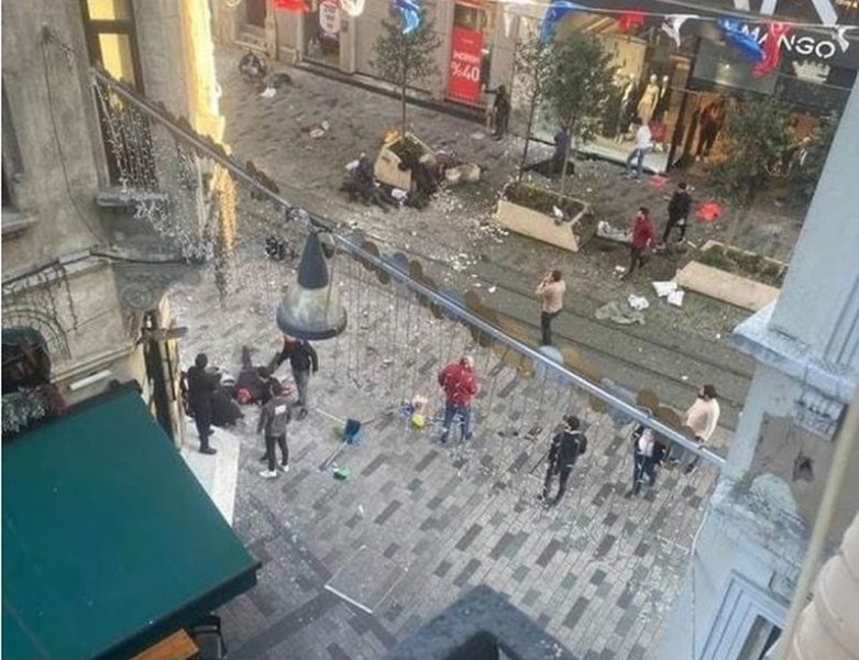 Мощна експлозия в Истанбул! Има загинали и ранени ВИДЕО