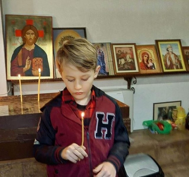 Ангелче се помоли за изчезналия Сашко от Перник СНИМКА