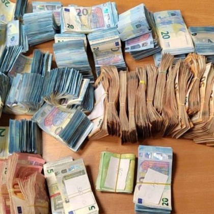 Митническите служители откриха недекларирана валута с левова равностойност 246 649