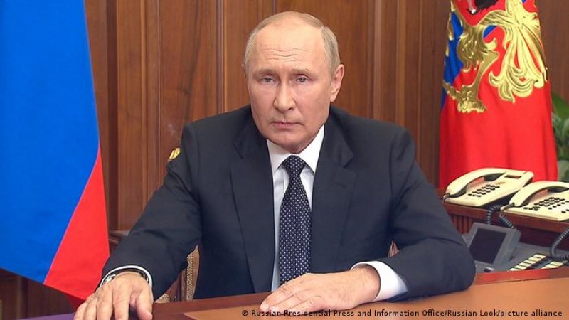 Вероятни следи от онкологично лечение отново са забелязани по ръцете на Путин СНИМКА