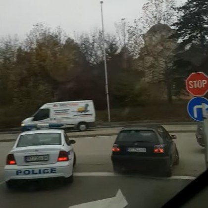 Полицаи от Велико Търново бяха уловени в нарушение Те са