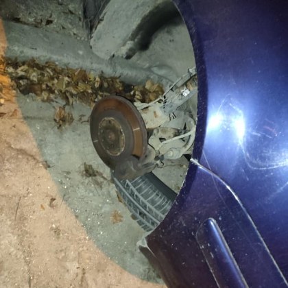 Жена завари колата си без двете предни гуми Потресената варненка
