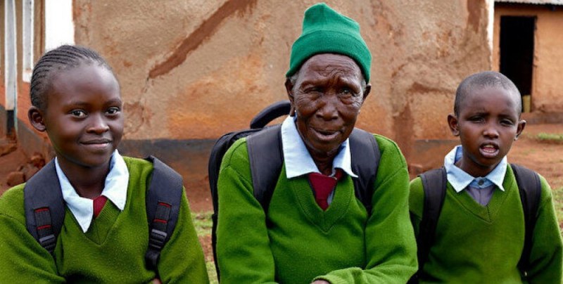 Научи се да чете на 92: Най-старата ученичка в света почина СНИМКИ