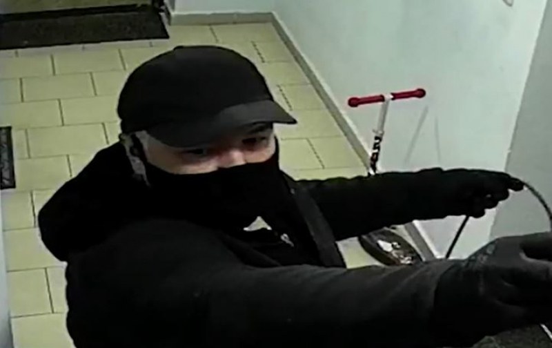 Само за 12 минути е задигната луксозната кола в София