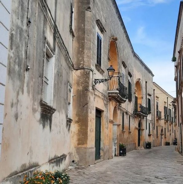 Красив италиански град ви предлага €30 000, ако купите къща там
