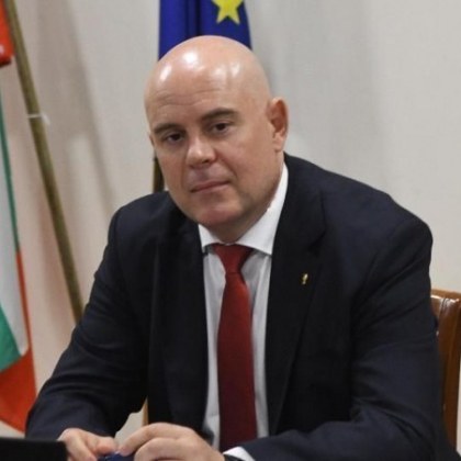 Българските прокурори са обвинили петима души за подпомагане на терористични