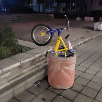 Снимка на колело на необичайно място предизвика коментари в мрежата